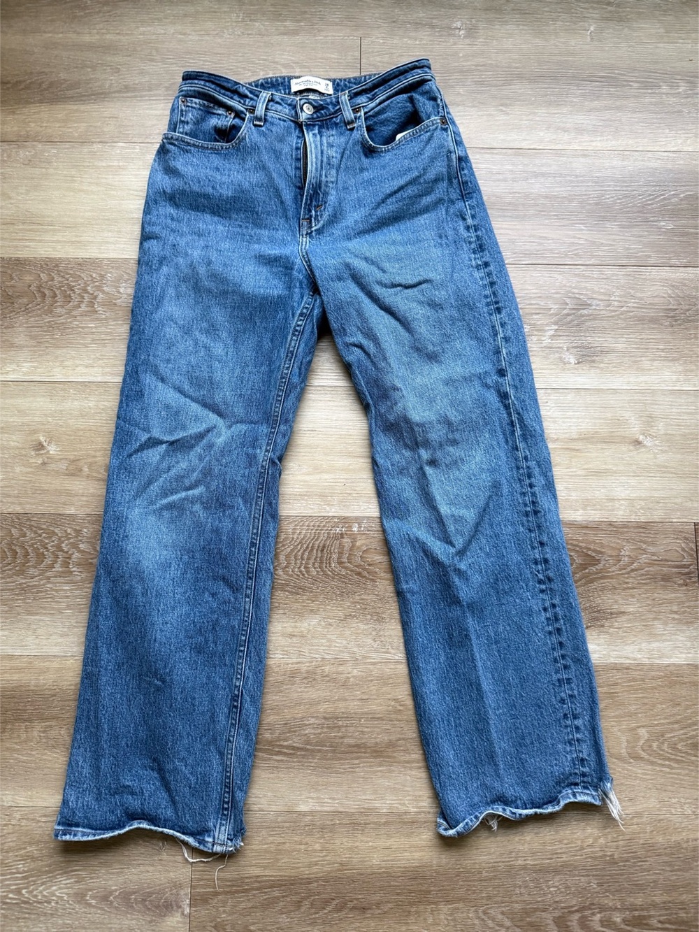 Abercrombie & Fitch The '90s Relaxed Jean High Rise Waist 28
